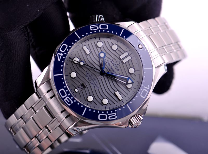omega 欧米茄 海马 陶瓷面防磁 210.30.42.20.06.001 自动机械男表